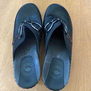 Nurture Black Leather Clogs